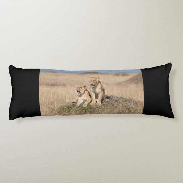 Young lions body pillow (Back)
