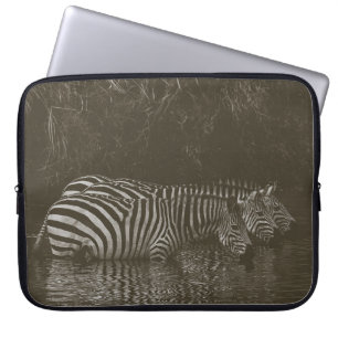 ZEBRA FAMILY DRINK LAPTOP SLEEVE
