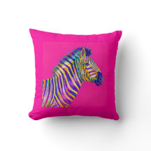 zèbre d'arc-en-ciel avec le coussin de rose de