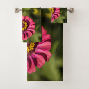 Zinnias orange et rose en fleurs