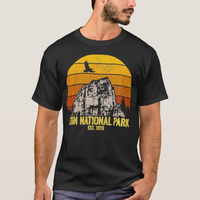 Zion National Park Retro Vintage Distressed  T-Shirt (Front)