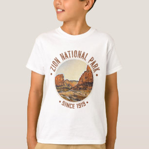 Zion National Park Utah USA Outdoors Distressed T-Shirt